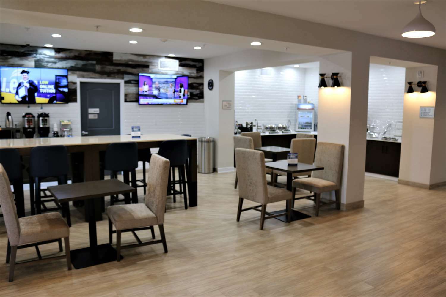 新巴斯托贝斯特韦斯特Plus套房酒店 外观 照片